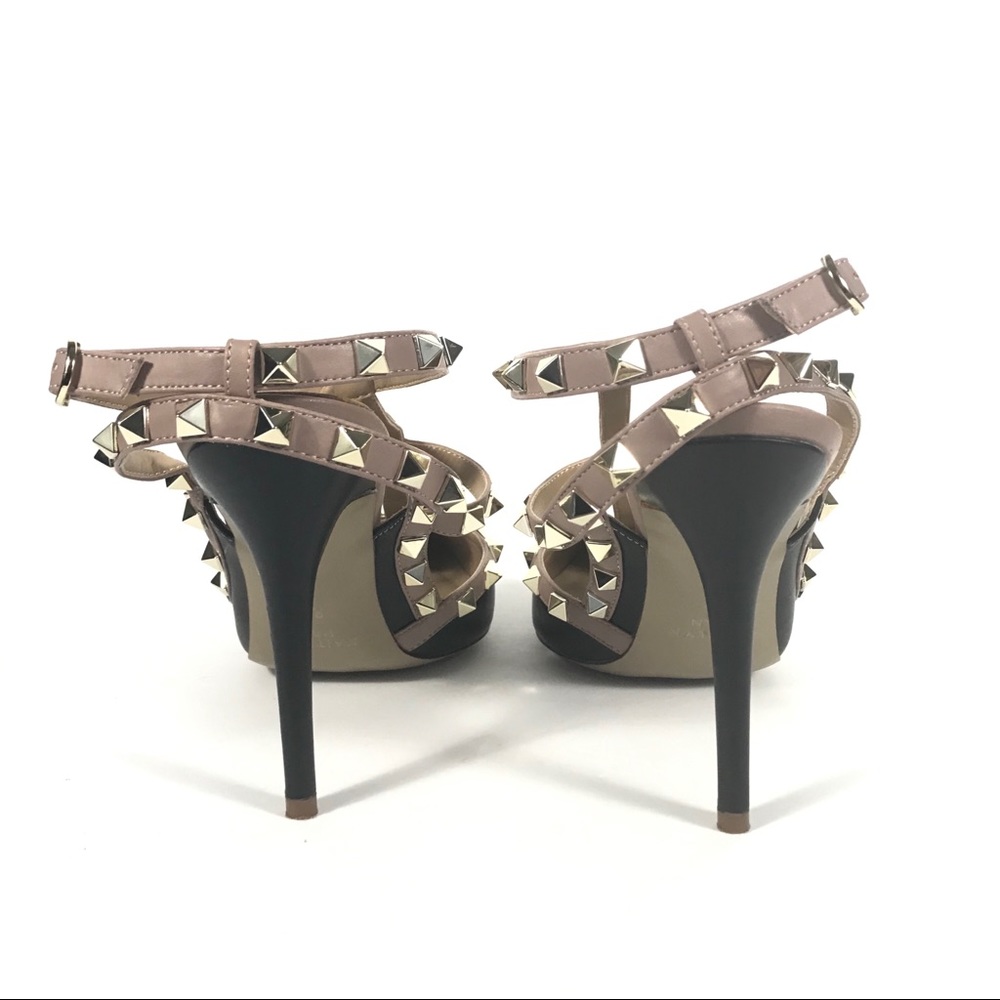 โSildโ Kaitlyn Pan Pointed Toe Studded Pump - Picture 5 of 8
